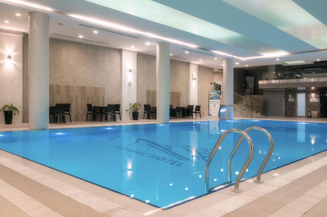 Titanic Hotel&SPA Sulaymaniyah Exterior foto Swimming pool