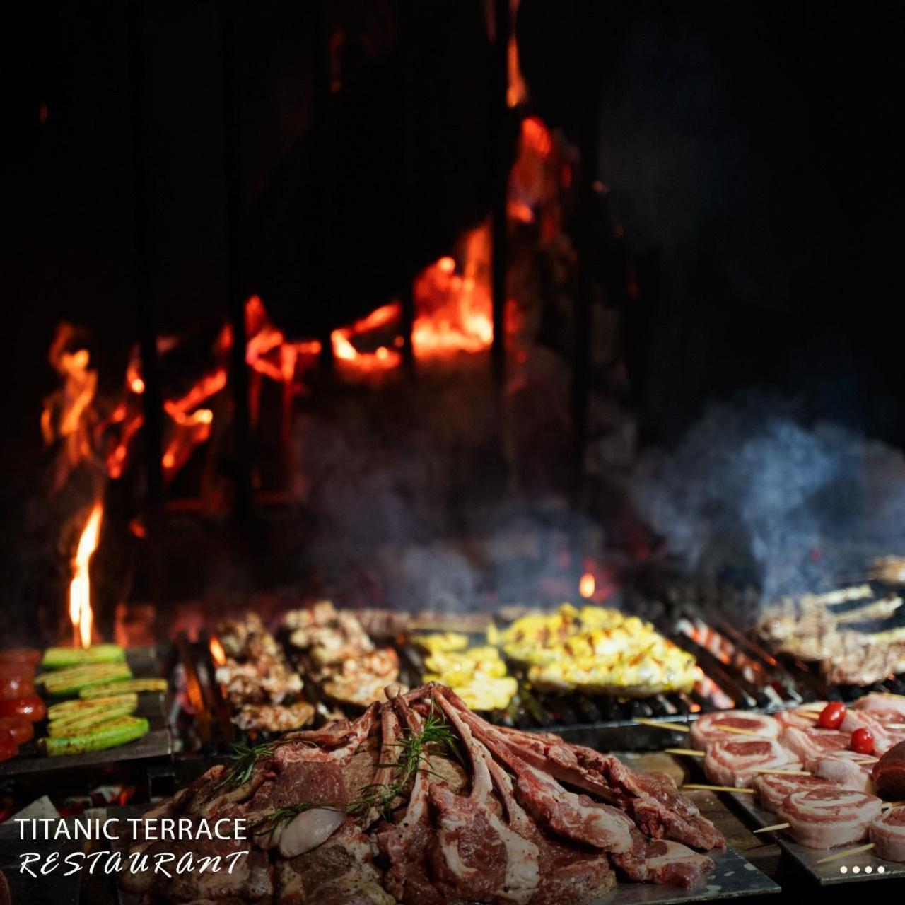 Titanic Hotel&SPA Sulaymaniyah Exterior foto A typical barbecue