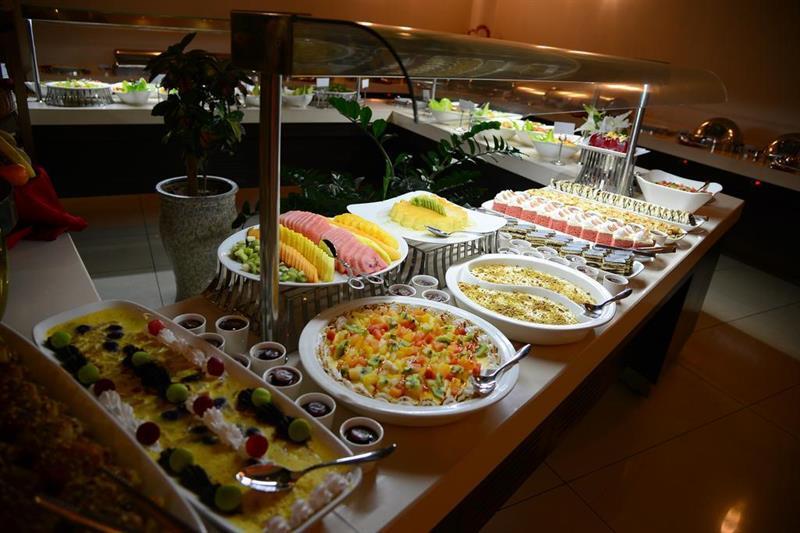 Titanic Hotel&SPA Sulaymaniyah Exterior foto A salad bar