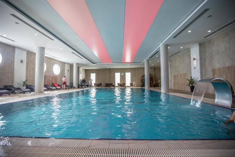 Titanic Hotel&SPA Sulaymaniyah Exterior foto The swimming pool at the hotel